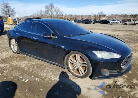 2013 Tesla Model S из США, поврежденный, VIN 5YJSA1CG6DFP08040